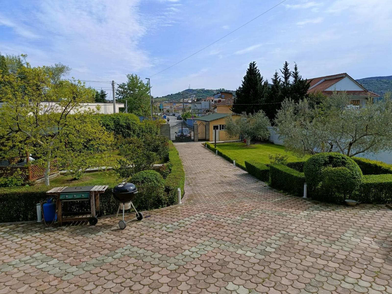 Brahja, Guest house Tirana